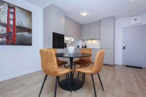 Modern Apartment near Lake & Free parking & Easy City Access