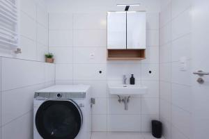 Modern Apartment near Lake & Free parking & Easy City Access