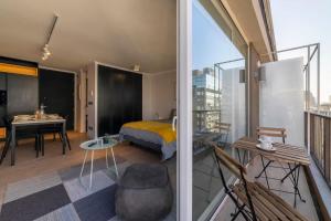 Chic Studio Retreat Steps from Costanera Center
