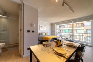 Chic Studio Retreat Steps from Costanera Center