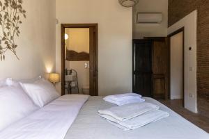 Renewed Apartment With Siena Hills View