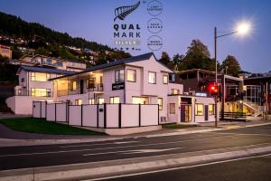 Luxe Suites & Apartments