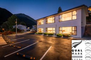 Luxe Suites & Apartments