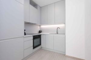 Apartment near Airport - Balcony & Free Parking