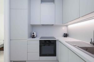 Apartment near Airport - Balcony & Free Parking