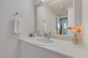 1 BR in Gold Coast City Center with Balcony Views