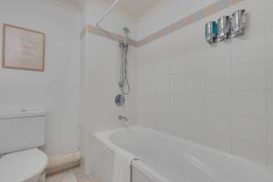 1 BR in Gold Coast City Center with Balcony Views