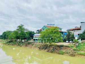 Khách sạn Dòng Sông Xanh - Cầu Gia Bảy