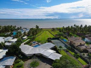 Casa Cres, Beachfront, Private Pools, Tennis and AC!