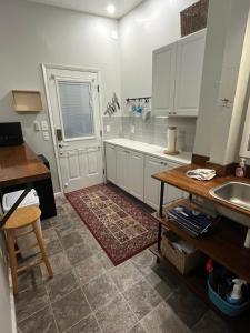 GFU neighborhood and Oregon Wine Country studio