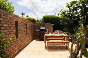 Tranquil mountain escape with bushland views