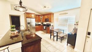 Oasis Escape Home Near Disney, Nature and BBQ