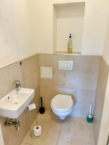 Modern Spacious Apartment with Free Parking