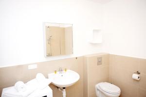 Stylish Central Apartment with Free Parking