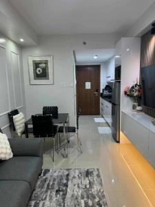 Chic Retreat in Pasay City - Scandinavian with Balcony facing Mall Of Asia