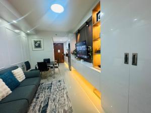 Chic Retreat in Pasay City - Scandinavian with Balcony facing Mall Of Asia