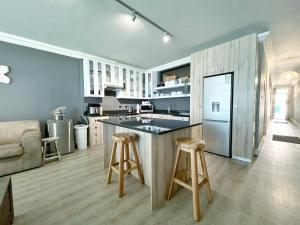 Coastal Hospitality - Beach Club 205