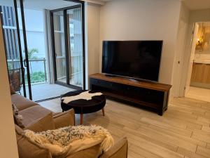 THE COSMOPOLITAN COTTON TREE Hideaway at 10310