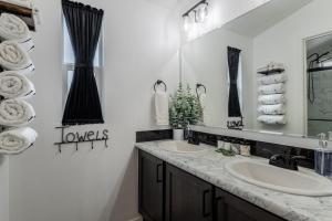 Desert Escape close Trails & River