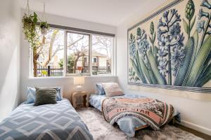 3BR Coastal Home with Parking, Workspace, WiFi