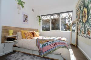 3BR Coastal Home with Parking, Workspace, WiFi