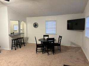 Luxurious 2 Studio Apartment Pool House