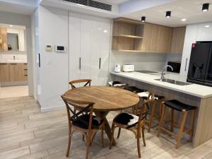 THE COSMOPOLITAN COTTON TREE Hideaway at 10310