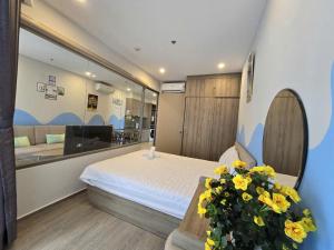 May the song- Luxury apartment see view