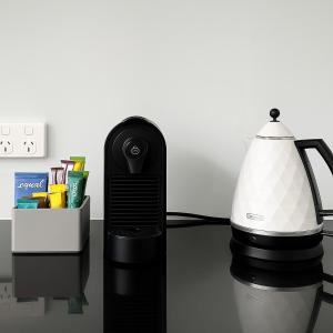 Stylish 4BR Easy CBD Access Walk to Train & Shops