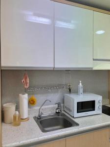 Hongik univ station Exit 1