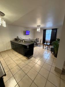 Apartment minutes from the consulate