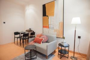 Modern Central District One Bedroom 04 !