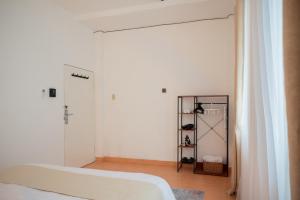 Modern Central District One Bedroom 04 !