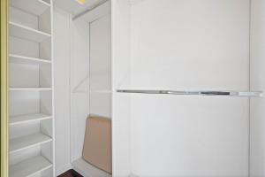 Darling 2 bedroom 1 bathroom Highland Park Home with Jacuzzi and View