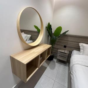 غرفة وصالة بدخول ذكي وشاشة 75 بوصة سمارت