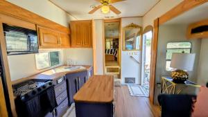 Trailer Glamping - Steps from the beach