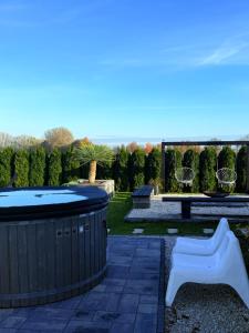 Chudzewo-dom nad jeziorem z jacuzzi