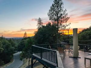 Yosemite get away, Private Hot Tub, Great Views, Close to South Gate