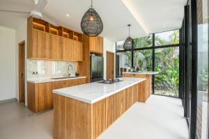 Grand 12-Bedrooms Villa Steps from Café Del Mar