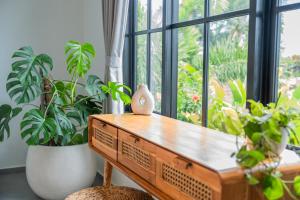 Tropical Oasis Villa - 3-min Walk to Beach - Fast Wi-Fi -Self Check-in - Private Pool