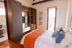 Paradise Palms and The PoolClub at Mahogany Bay