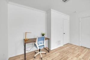 Cozy Home Near Tesla COTA Austin Airport