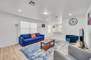 Cozy Home Near Tesla COTA Austin Airport