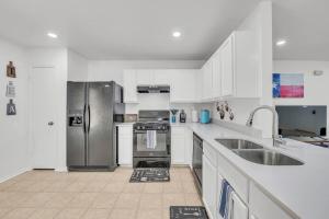 Cozy Home Near Tesla COTA Austin Airport