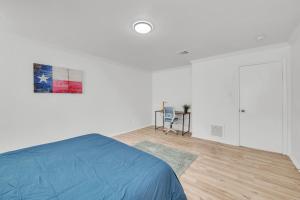 Cozy Home Near Tesla COTA Austin Airport