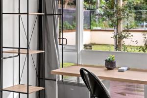 Bright and Cozy Queen Room - Serene Spot at Pymble - Shared Bathroom