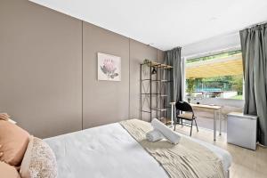 Bright and Cozy Queen Room - Serene Spot at Pymble - Shared Bathroom