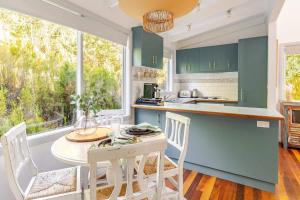 Cosy 2 Bedroom Cottage with spabath and fireplace