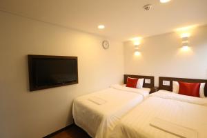 Phòng Hai Giường Đơn có Phòng Tắm (Twin Room with Bathroom)