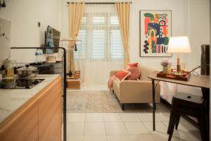 Comfort Loft Style Studio at Central District 3A!